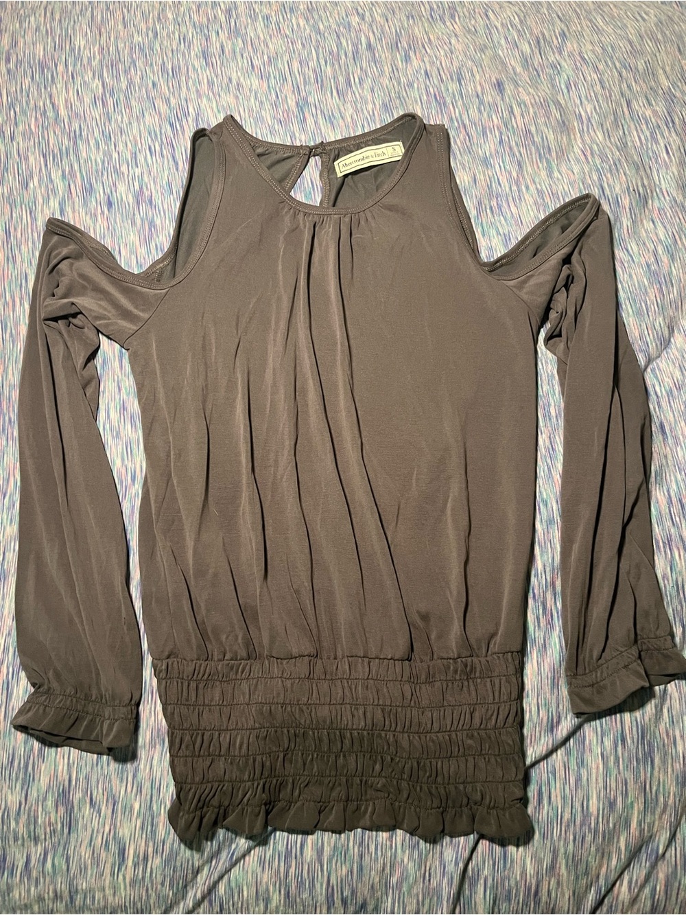 Abercrombie & Fitch gray cold shoulder top size small